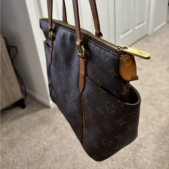 Authentic Louis Vuitton Totally PM 2009 - Picture 3 of 16